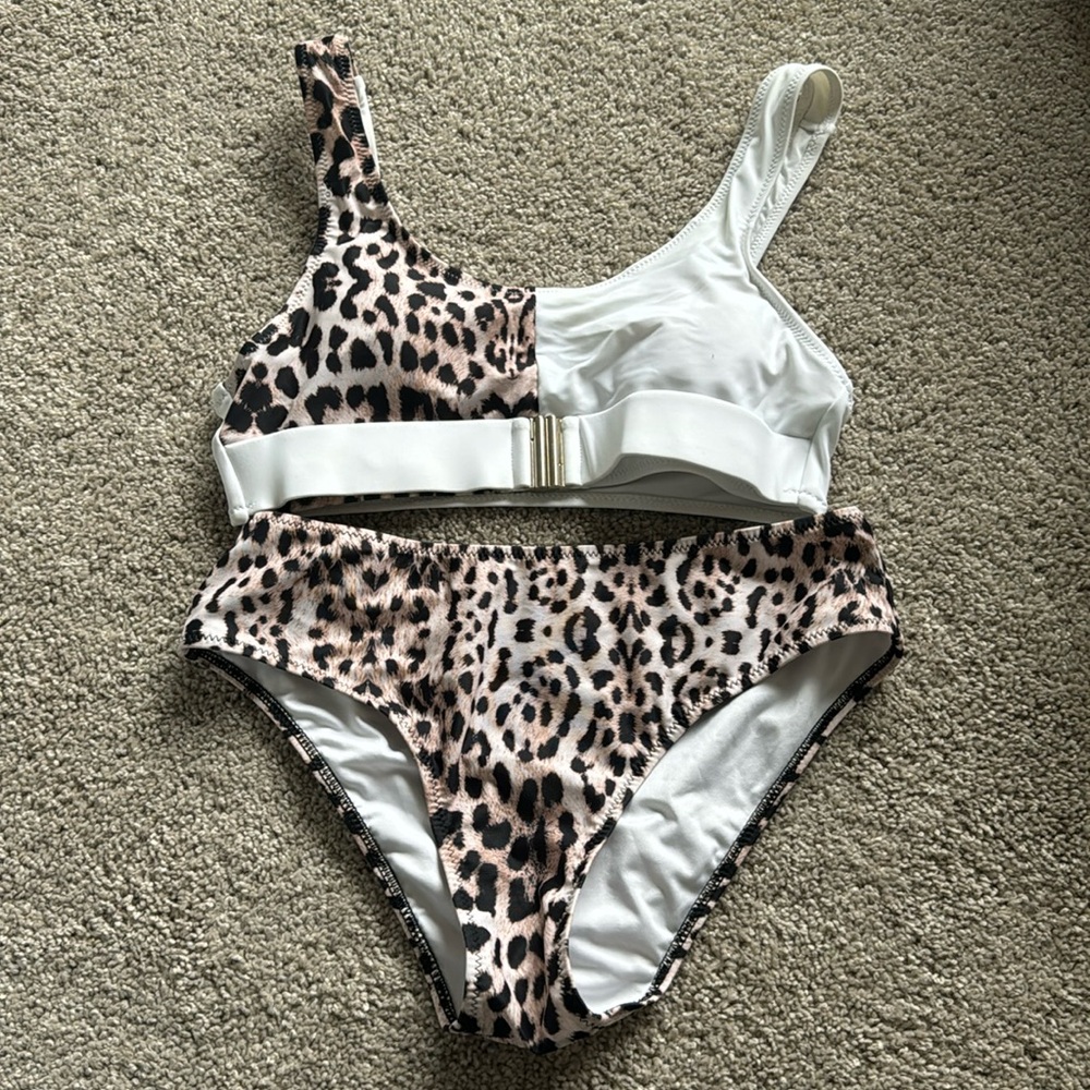 Never been worn cheetah print swim suit!
